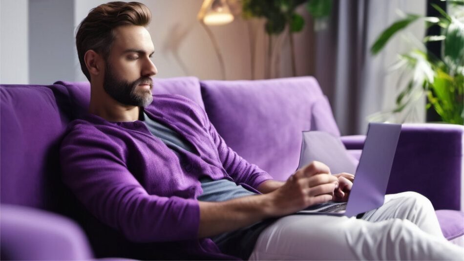Laptop_Couch_Mann